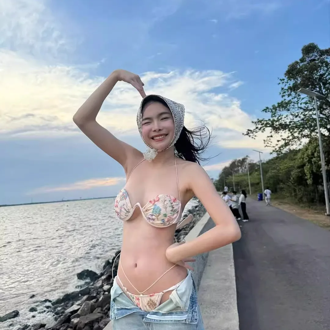 

Новый сексуальный раздельный купальник-бикини 2026 года для женщин, в стиле ретро, с вышивкой цветами, Pure Desire Vaion e, со стальными вставками.