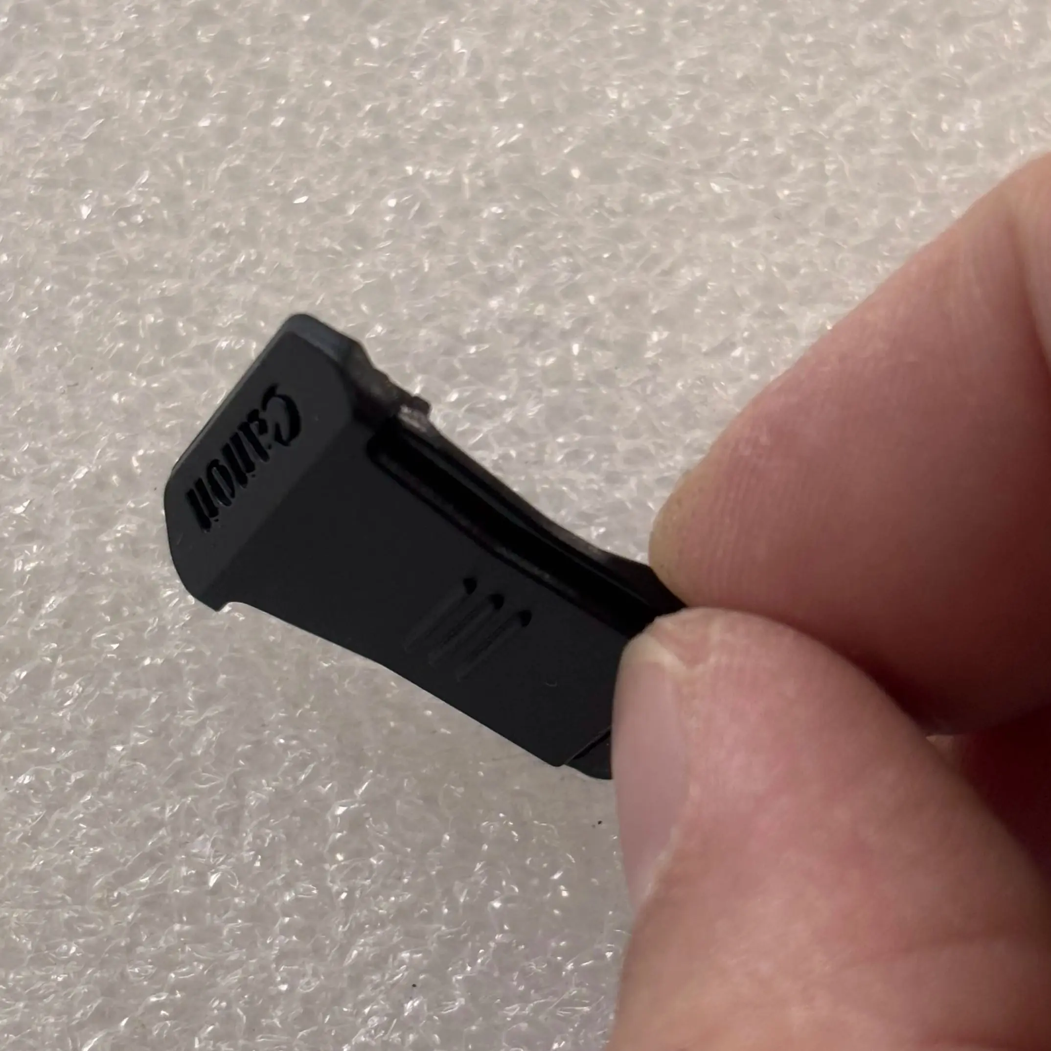 suitable for Canon R62 micro-single camera hot boot cover R8/R50 camera dust-proof hot boot cover protection cover R10 hot boot