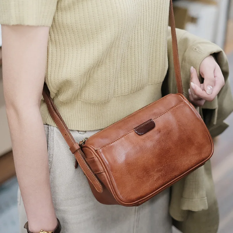 

Trendy Street Sle Top Layer Vegetable Tanned Cowhide Crossbody Bag Luxury Retro Commuter Women's Bag Magnetic Clasp Closure