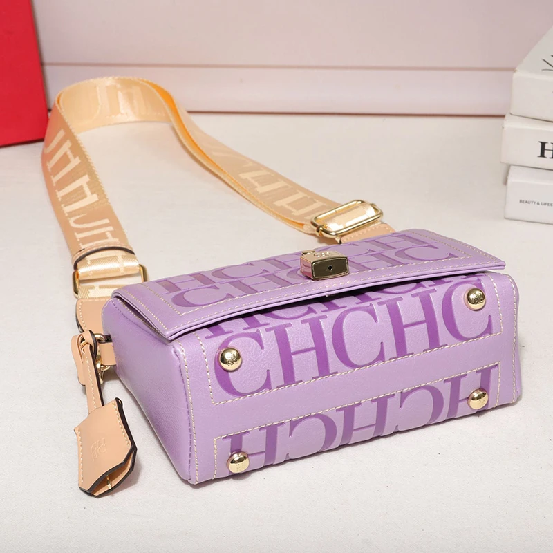 Neue Damen-Tasche im Cover-Stil, kleine quadratische Tasche, modische Achseltasche, klassische Schultertasche mit Buchstabenmuster, hochwertige Umhängetasche – Detail 4