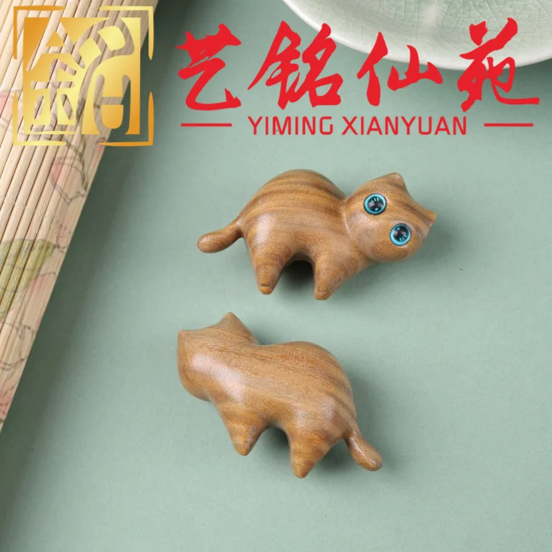 Green Sandalwood Carved Bow‑Pose Cat Figurine Creative Wood Cute Curious Cat Desktop Hand Piece Souvenir Gift