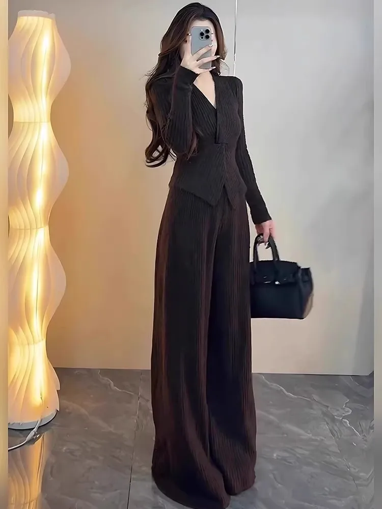 

Elegant V-Neck Knitted Top And Wide Leg Pants Women's Fashion Two-Piece Set Spring 2026 Sister Style Comfortable Mid-Length