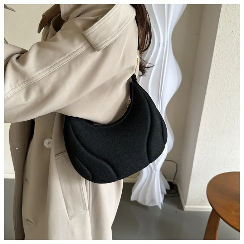 Texture Simple Fashion Shoulder Bag Solid Color Texture Armpit Shoulder Bag Winter Popular New Commuter Dumpling Shoulder Bag