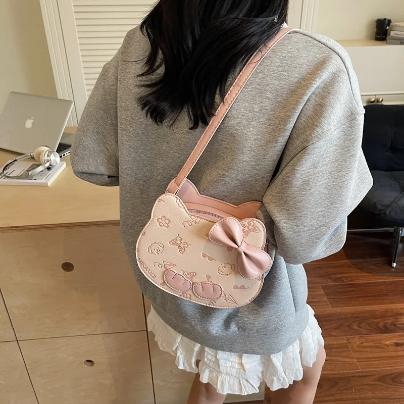 

Cute embossed small square bag, fashionable shoulder bag, versatile and stylish crossbody bag