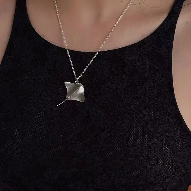 *Personalized Simple Unique Devil Fish Manta Ray Pendant Necklace Clavicle Chain