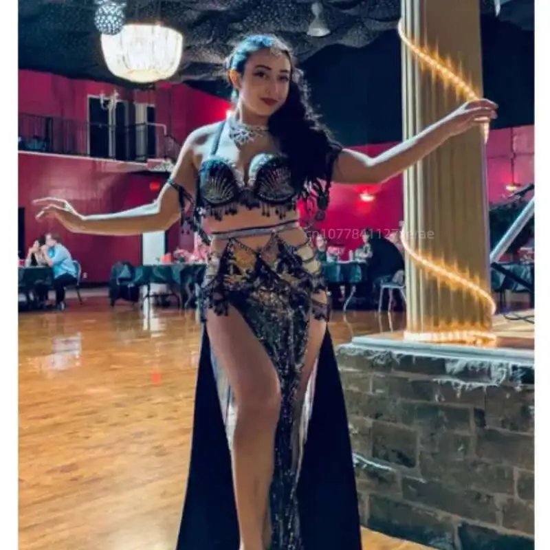 Costume da performance di danza del ventre personalizzato con paillettes per anziani ricamate con perline di cristallo Set di nappe Abiti da competizione di danza orientale