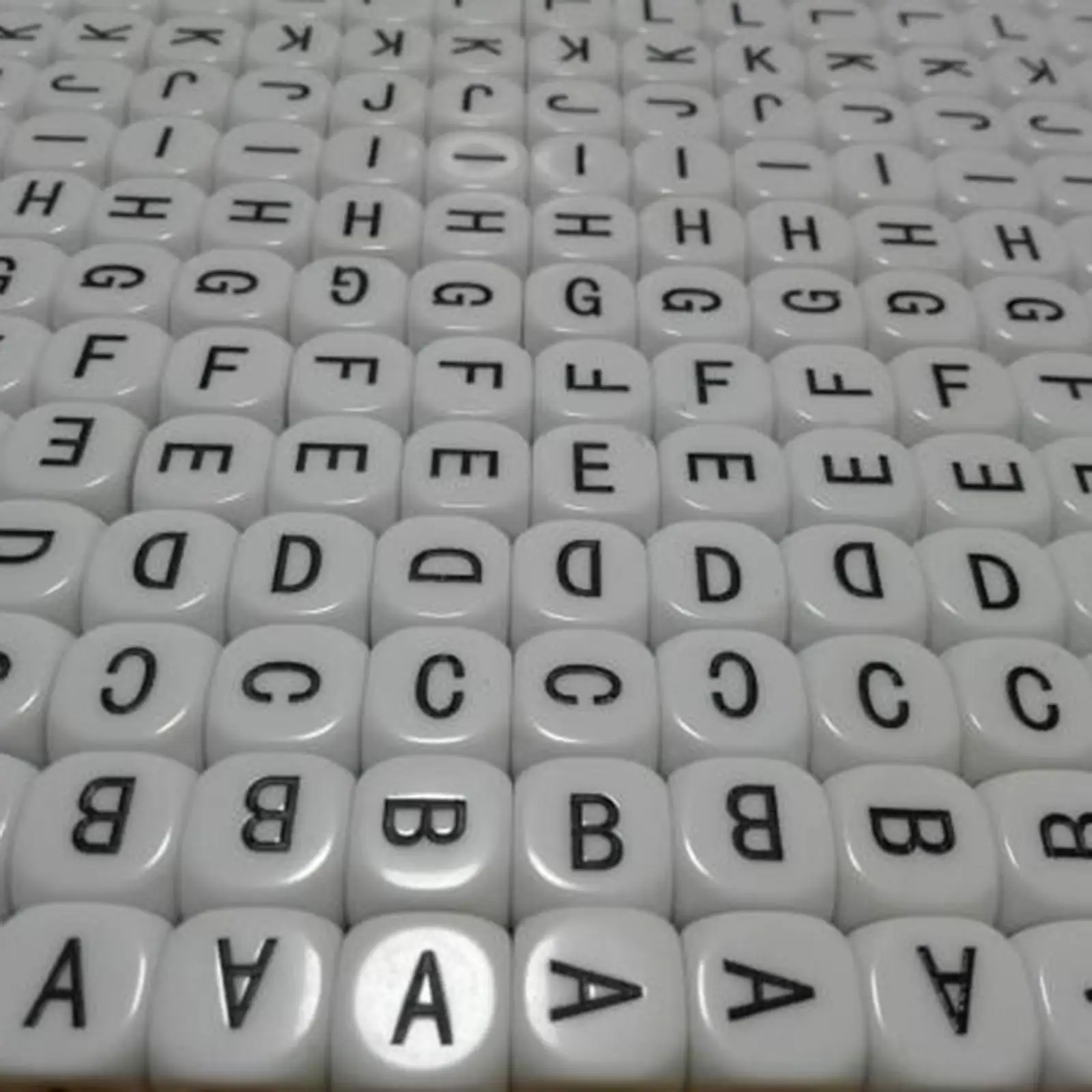 conjunto-de-dados-de-letras-acrilicas-quadrados-com-26-pecas-dados-de-jogo-de-seis-lados-para-aderecos-de-festa