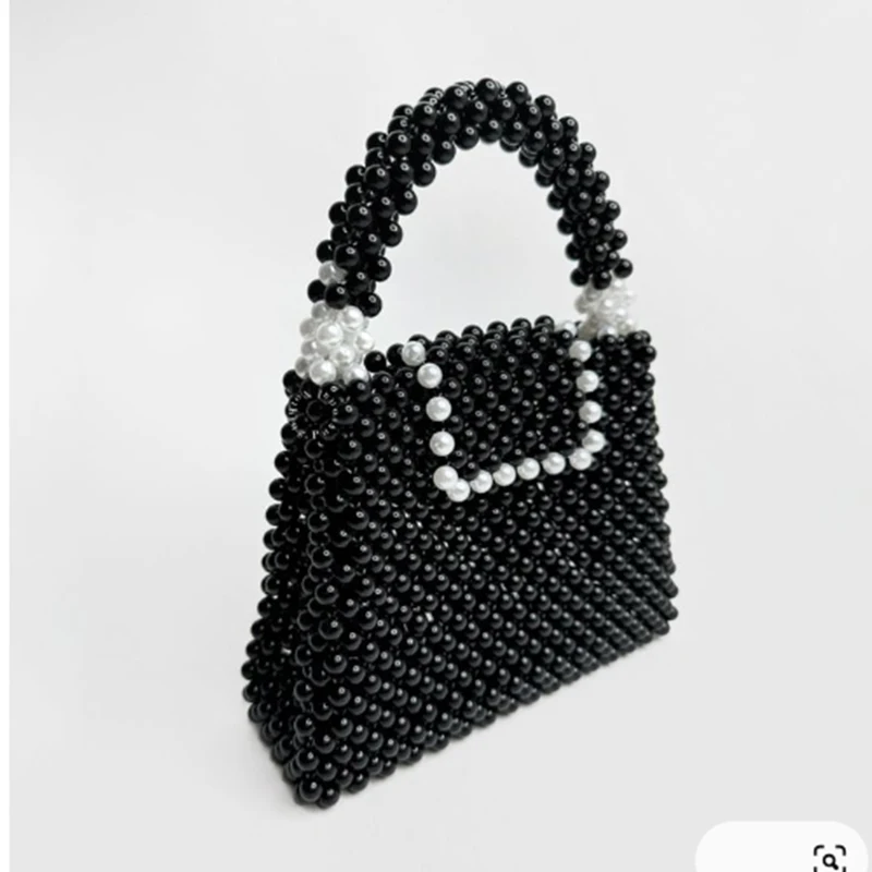 

Customized 2024 New Acrylic Handwoven Beaded Bag Fashionable Ins Black White Splice Design Woven Flip Handheld Women's Bags