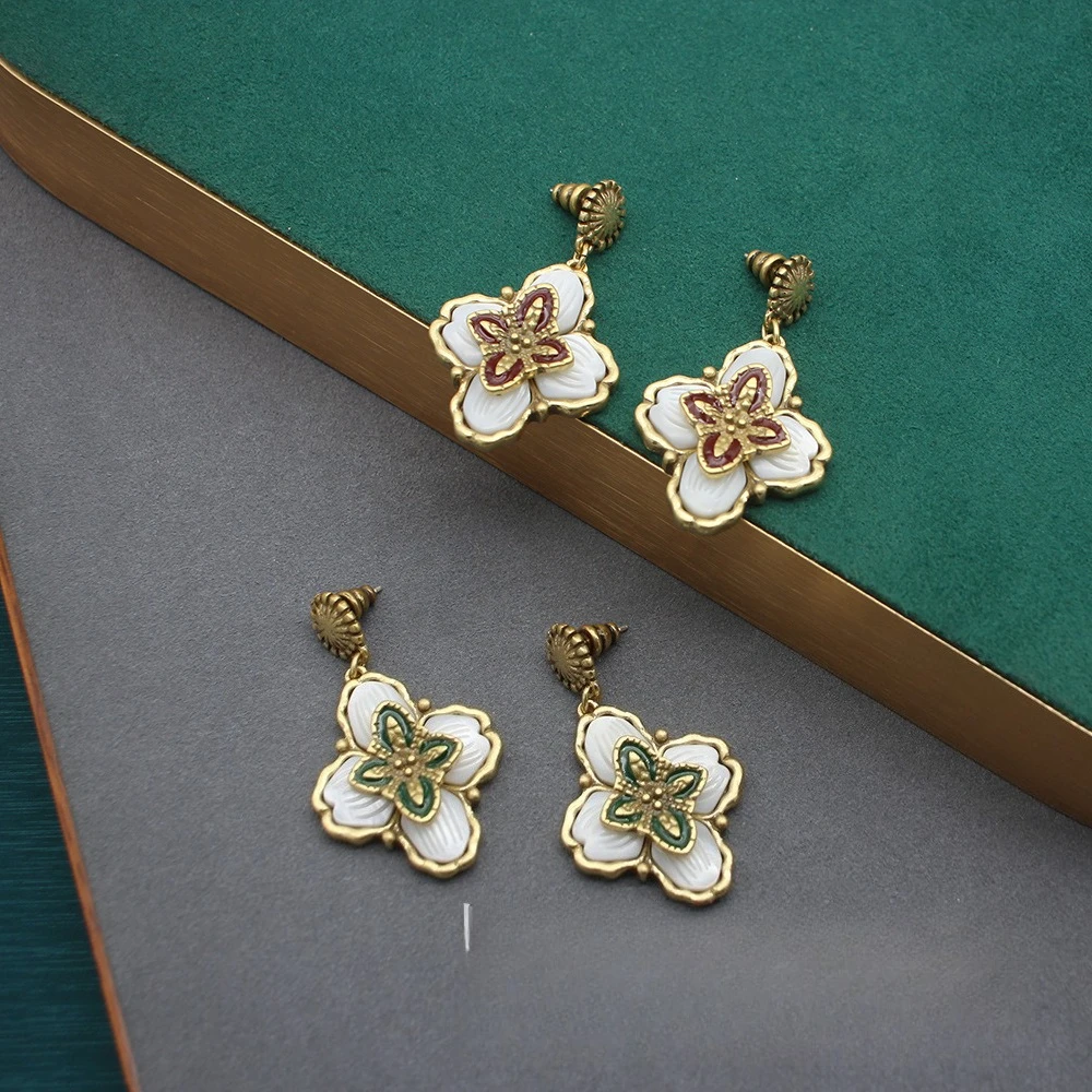 

European and American Fashion Trends, Personalized Versatile Design, Retro Petal Earrings
