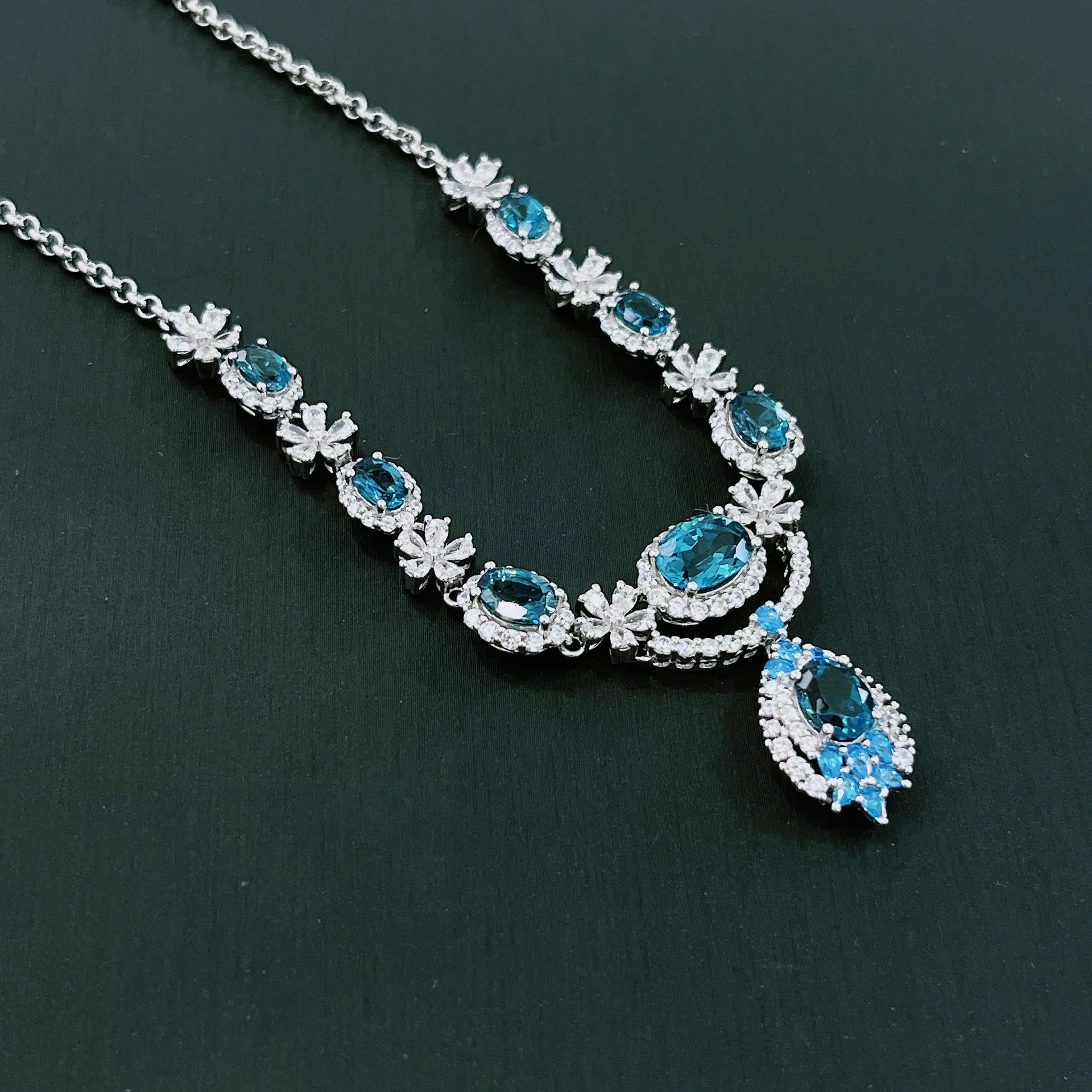 

Ожерелье с лондонским синим топазом 7x9 мм, серебро S925, белое золото, французская винтажная ниша