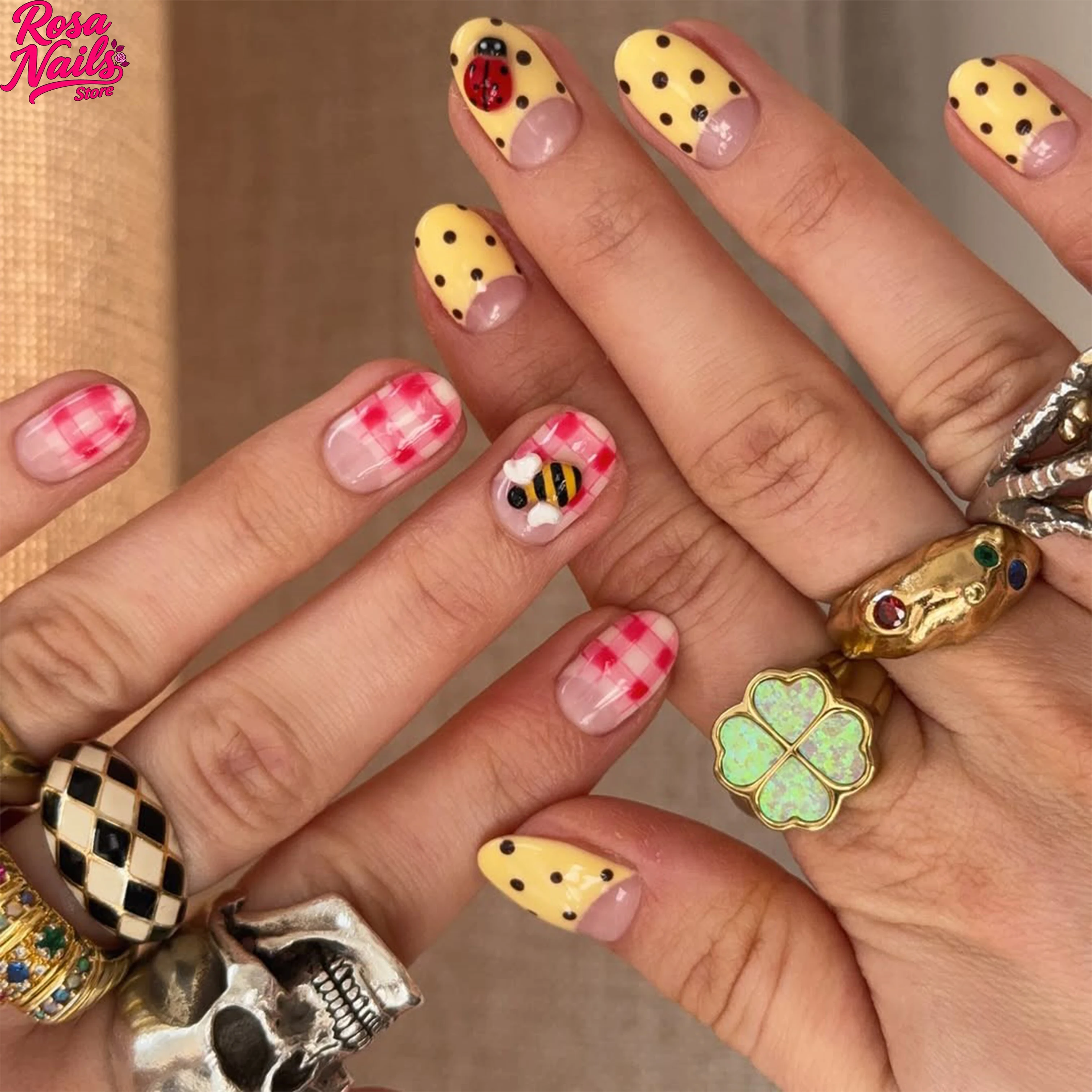 

Короткое нажатие на ногти Ручная работа 3D Lady Bug Nails Розовый Желтый Круглый пресс для ногтей ручной работы в горошек Божья коровка Корейский пресс для ногтей