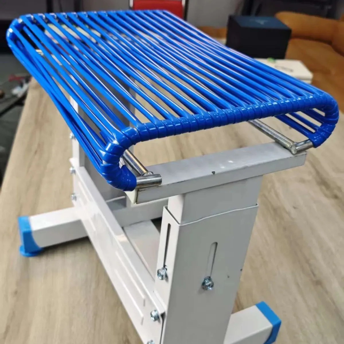 Breathable Sewing Stool Ergonomic Elastic Rope Cooling Mesh Chair Adjustable Height Heavy Duty for Garment Factory Workshop Use