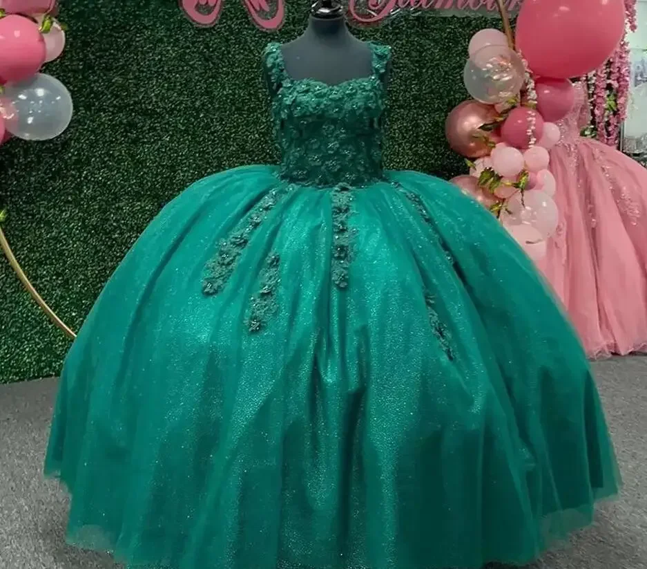 Sweet 15 Year Old Emerald Green Quinceanera Dresses Spaghetti Straps Sweetheart Puffy Ball Gown Glitter Sequins Debutante Gown