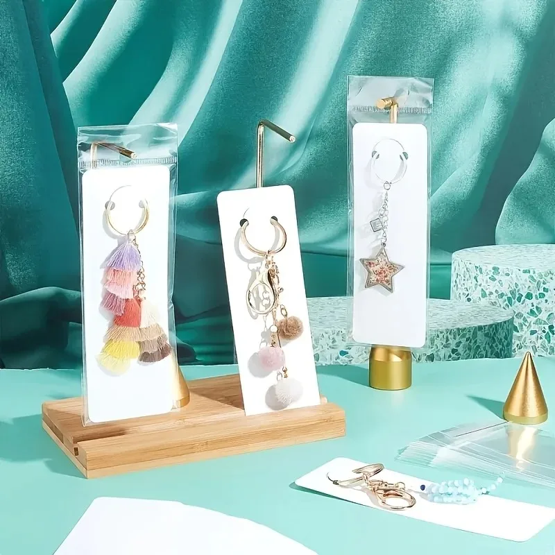 مجموعة عرض سلسلة المفاتيح مكونة من 200 قطعة: جاهزة للبيع بالتجزئة مع 100 بطاقة قابلة لإعادة التدوير و100 كيسًا شفافًا. فتحات مقطوعة مسبقًا للمحلات والعروض التجارية. #5