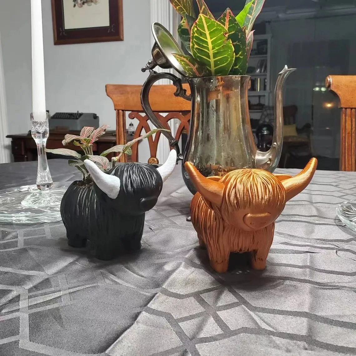

Highland Cow Resin Figurine - Cute Home & Garden Decor, Plant Pot Ornament, Unique Gift Idea