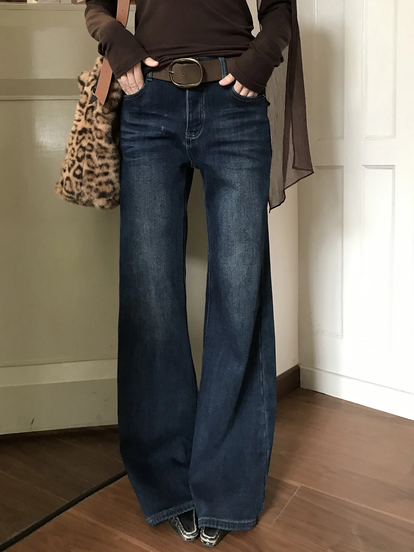 بنطلون جينز نسائي أحمر بأسلوب المشاهير، مبطن بالصوف، خصر منخفض، ساق مستقيمة، نمط كاجوال، موضة شتوية