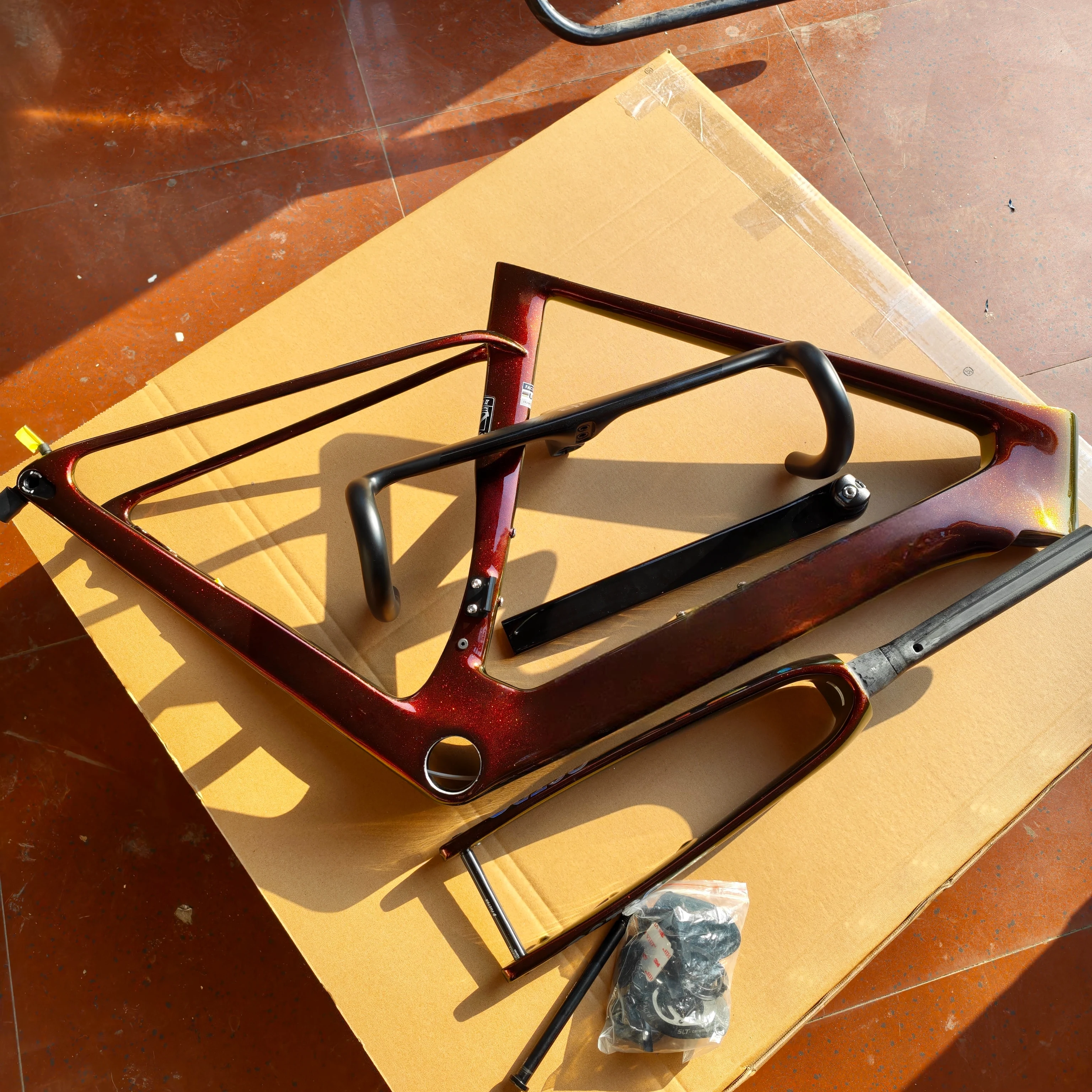 

2025 New Vam 2.0 Carbon Fiber Road Bike Disc Brake Frame with Handlebars, Sizes 45cm 49cm 52cm 54cm 56cm 58cm