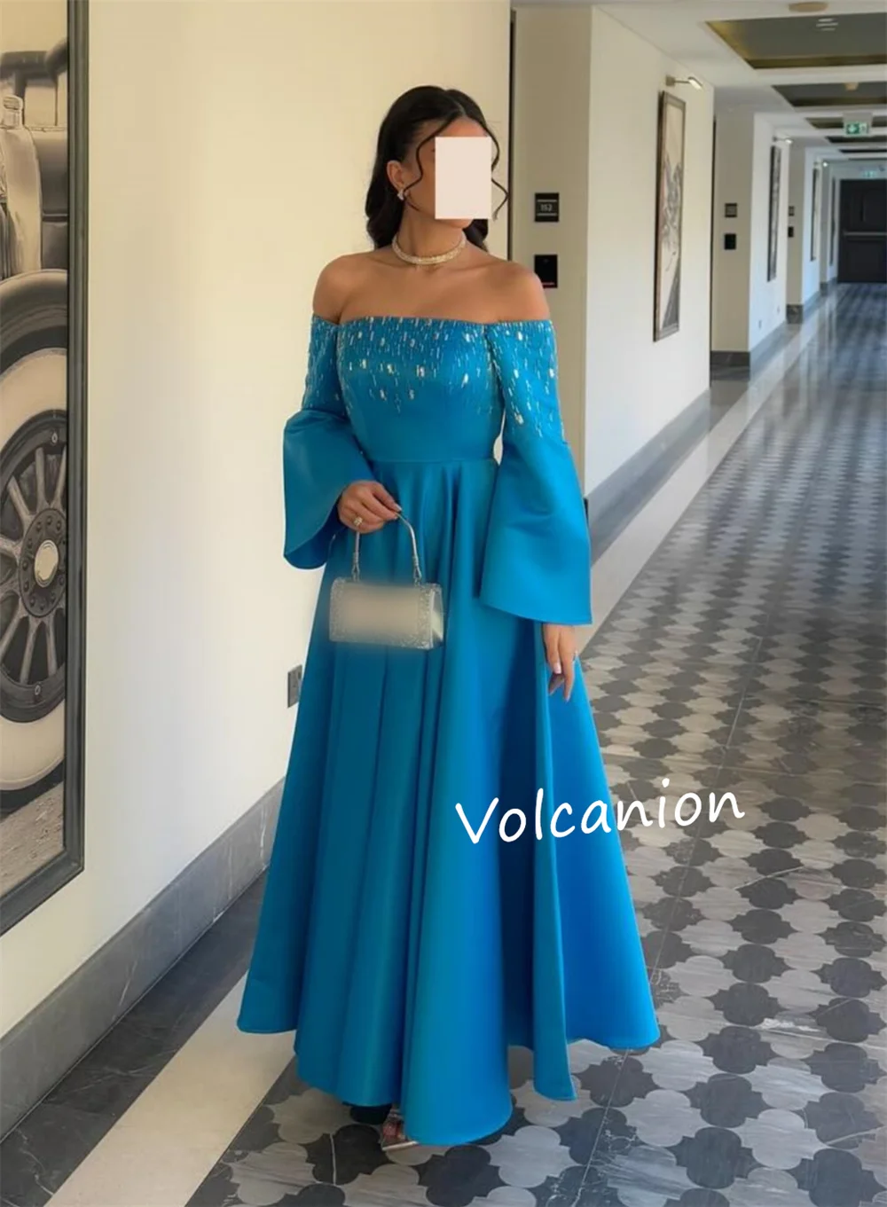 تخصيص Charmeuse مطرزة ألف خط خارج على الكتف فساتين متوسطة الطول مناسبة مخصصة حفلة موسيقية رائعة رسمية عالية الجودة