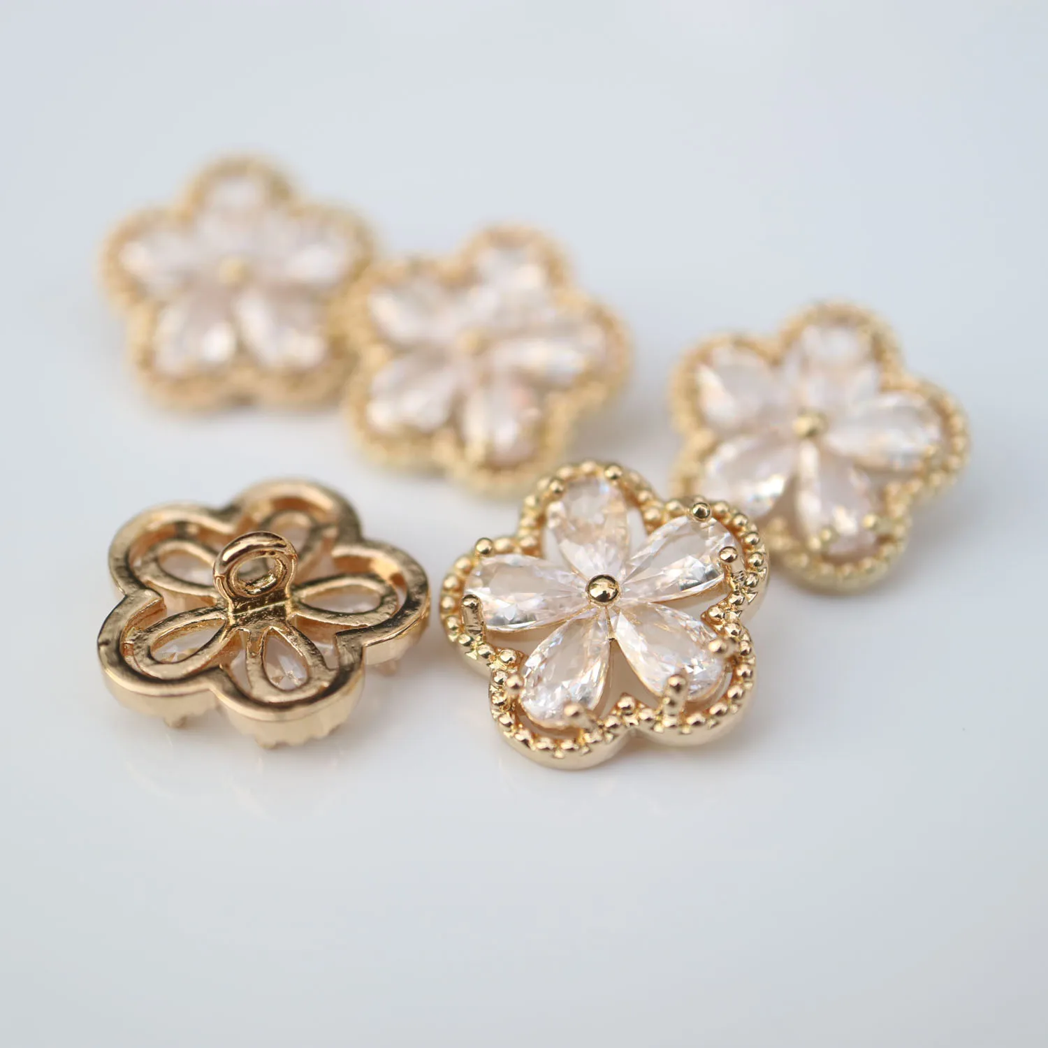 5pc/lot Luxury crystal flower buttons Cubic zirconia button for shirt Decorative CZ sewing buttons for cashmere Knit cardigan