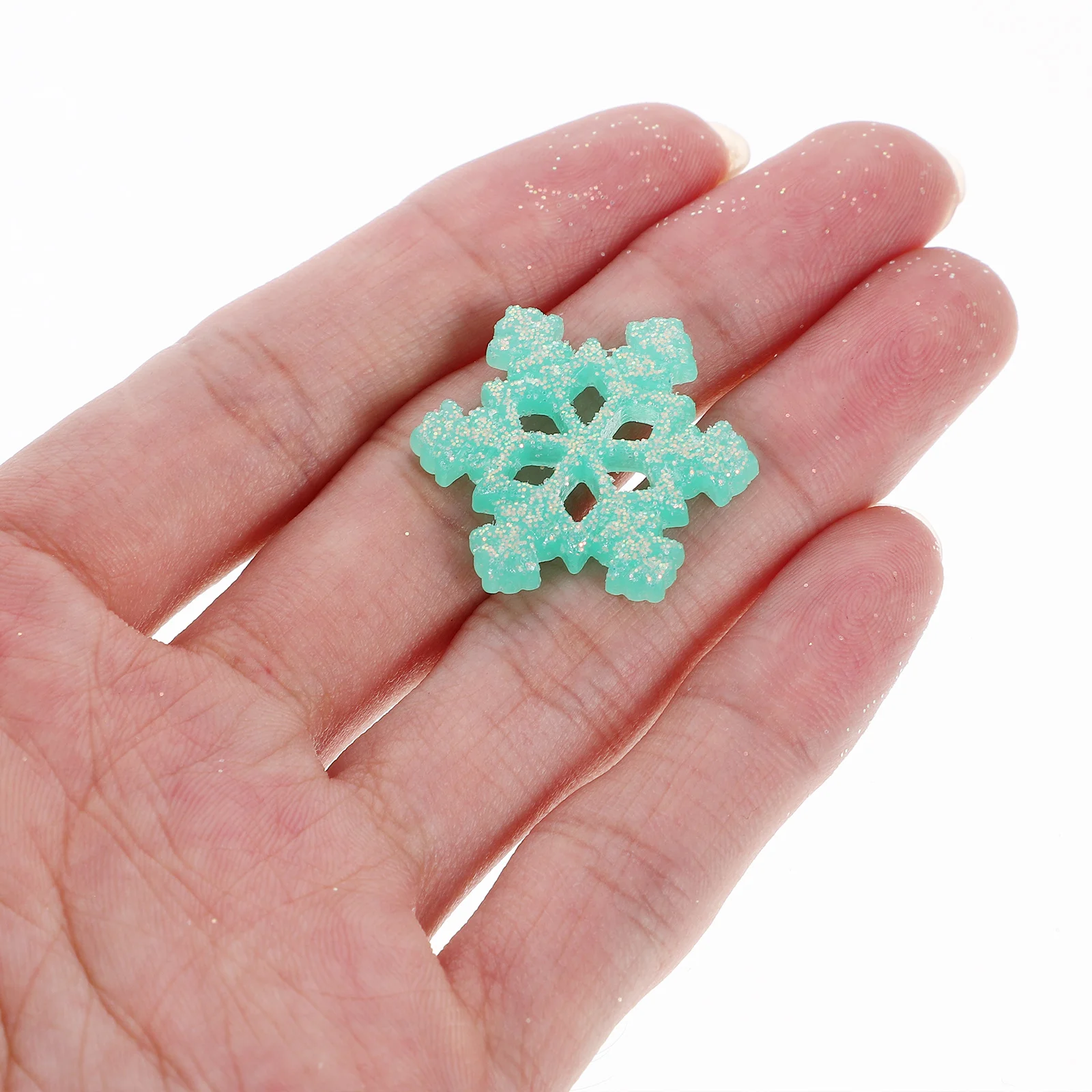 60 قطعة من إكسسوارات راتينج ندفة الثلج لعيد الميلاد دلايات مسطحة جميلة لصياغة ديكورات مصغرة لصنع المجوهرات بنفسك #1