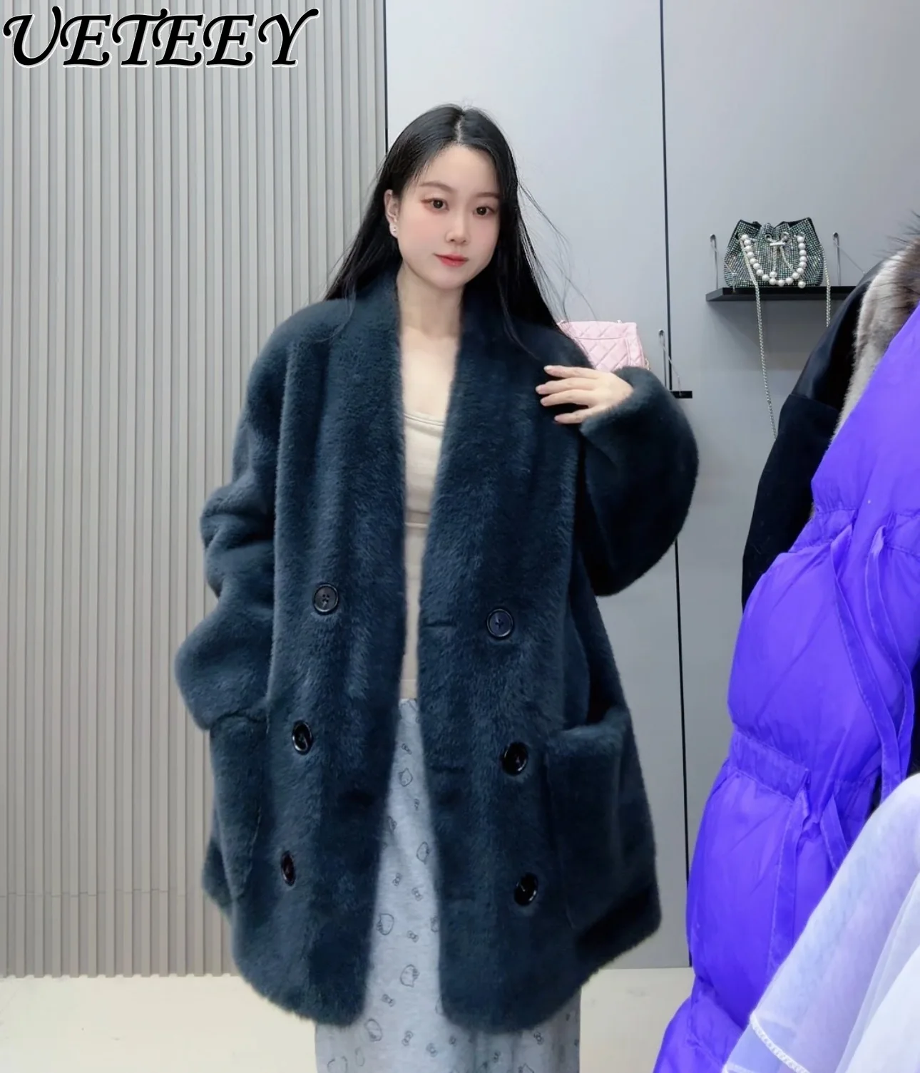 

2025 зимние новые минималистичные шубы с заниженными плечами, верхняя одежда, однотонные, морозостойкие, нишевые, пушистые, удобные, теплые, из искусственного меха