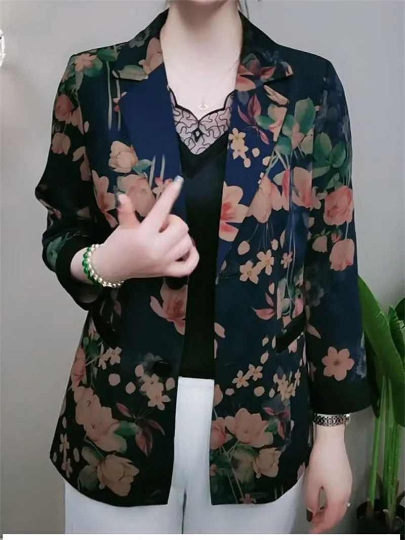 Abito da madre sottile in stile occidentale 2025 Primavera e autunno Nuovo top alla moda, giacca corta da donna di mezza età e anziani