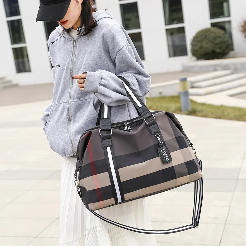 Bolsa de gimnasio de nailon para hombre y mujer, bolso grande de viaje para el fin de semana, bandolera de hombro para Fitness, bolso de compras plegable a la moda, novedad de 2023