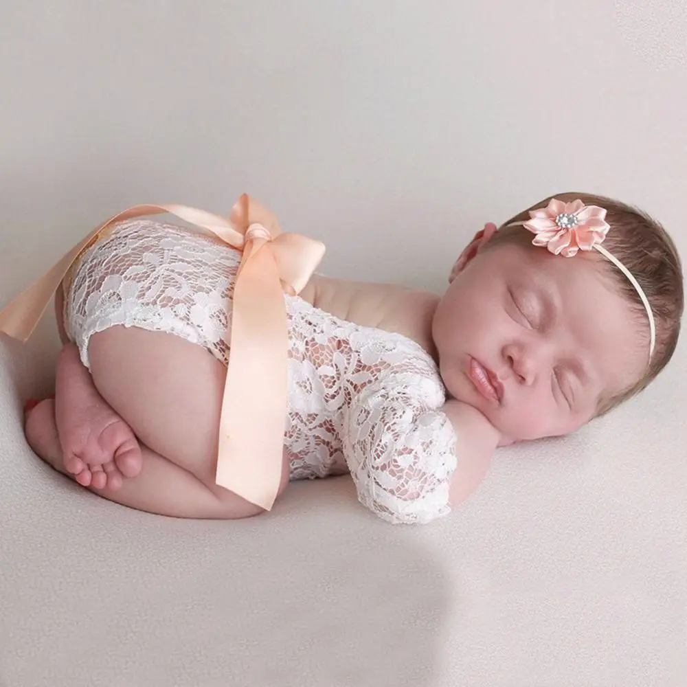 

2Pcs/Set Creative Infants Photo Clothing Hollow Back Floral Newborn Photography Props Solid Color Bow Tie Design