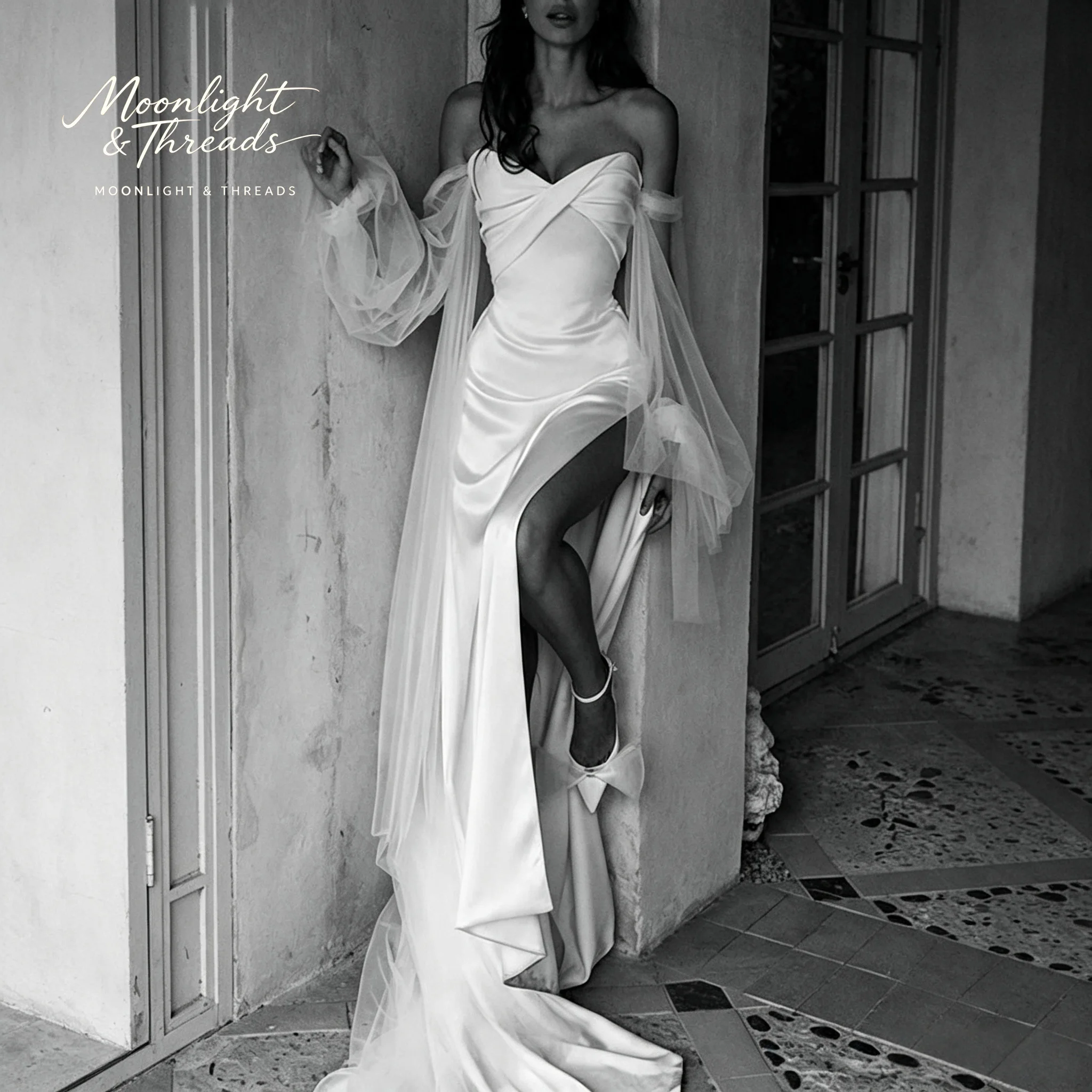 High-end summer beach chapel resort wedding dress long length strapless slit design
