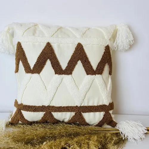 

Вышитая Подушка Softline в богемном стиле с изображением корицы