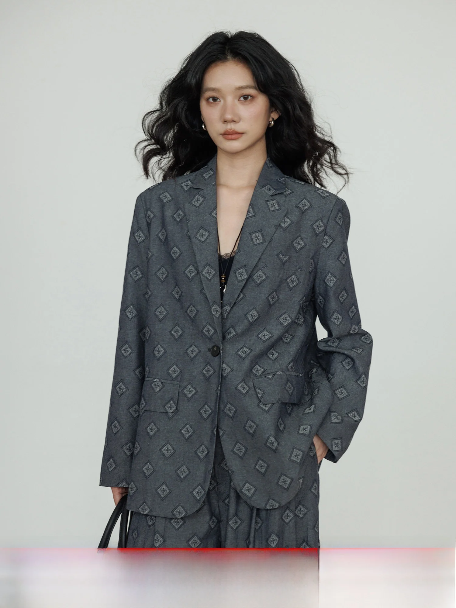 

Весенний дизайнерский льняной костюм с вышивкой: свободный пиджак и брюки с широкими штанинами, женский комплект для офиса, хлопковый, с однотонным воротником, на одной пуговице