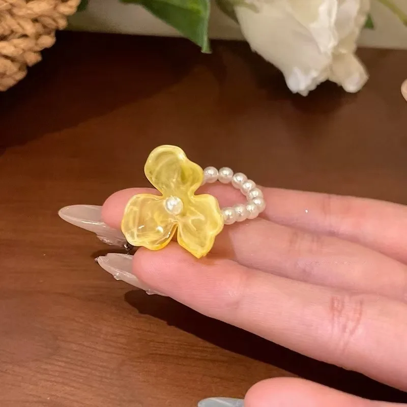Y2k Violet Flower Acrylic Ring Pearl Lily Finger Elastic Beaded Ring Korean Style Unique Creativity 2026Trendy Women Jewelry