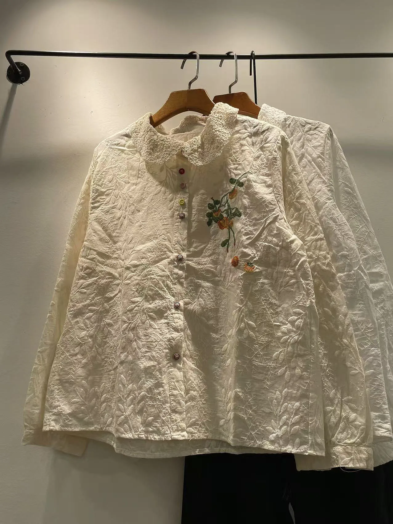 

2026 Spring New Style Women's Loose Long Sleeve Cotton Shirt Embroidered Lace Collar Single Button Pure Cotton Breathable Shirt