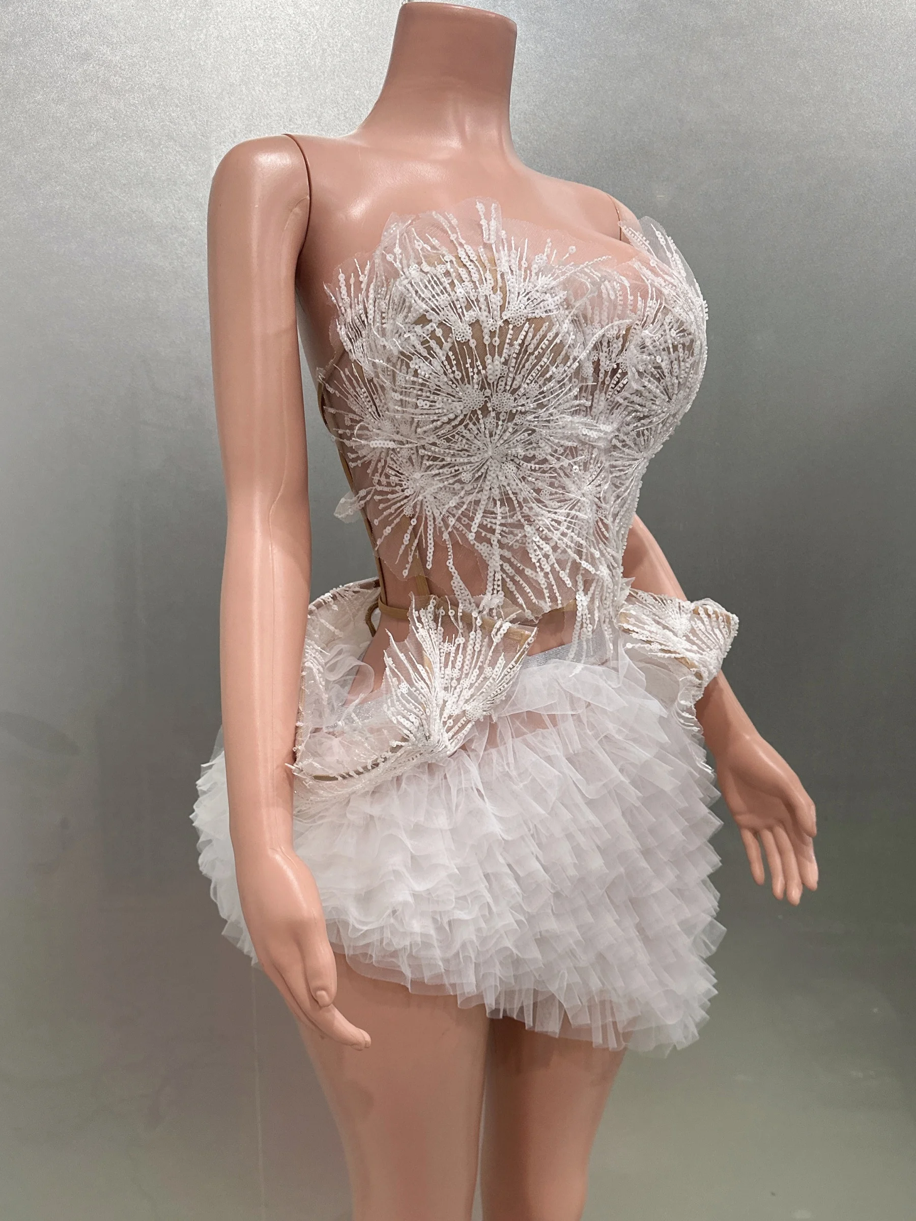 White Lace Sexy Strapless Mini Tops Ruffles Skirts Two Pieces Evening Party Performance Costume Nightclub Singer Stage Wear Sets