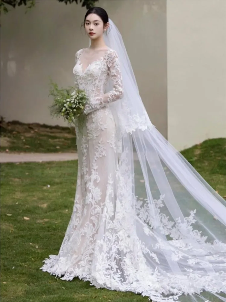 

A fishtail long-sleeved light luxury new style welcome gauze dress with small tail for going out