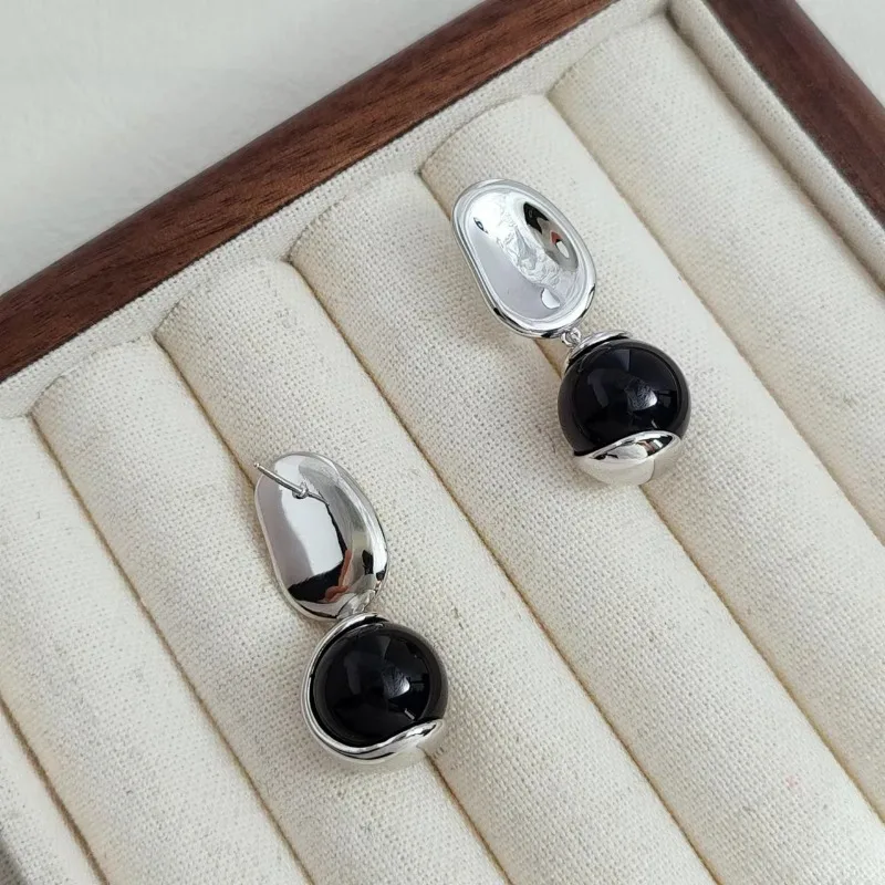 

Black Agate Earrings, New Design Sense, Light Luxury, Niche French Temperament, Needle Earrings, Women's Simplicity