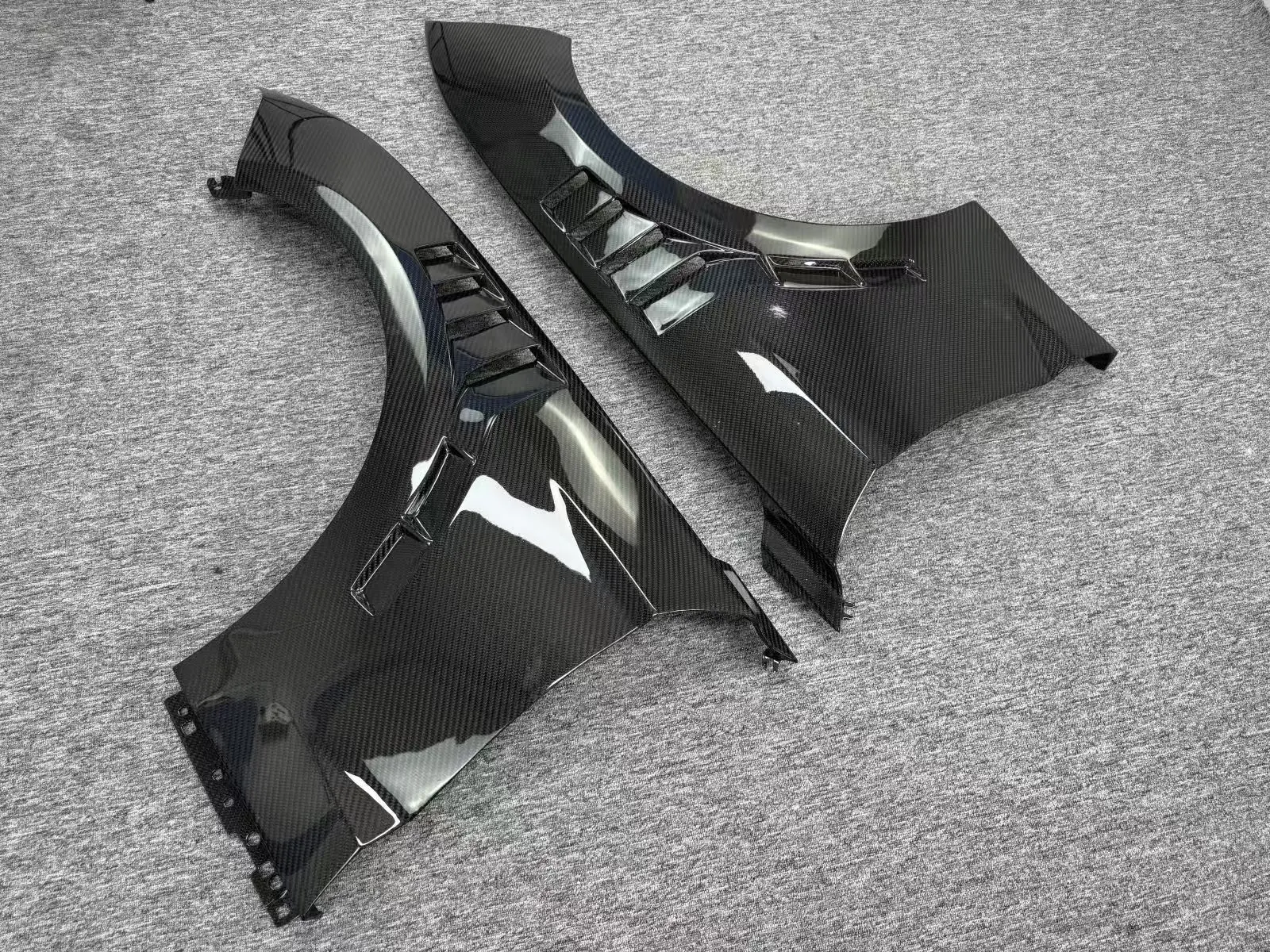 

High Quality Carbon Fiber GTD Style Side Fenders for 2024 + Front Side Fenders