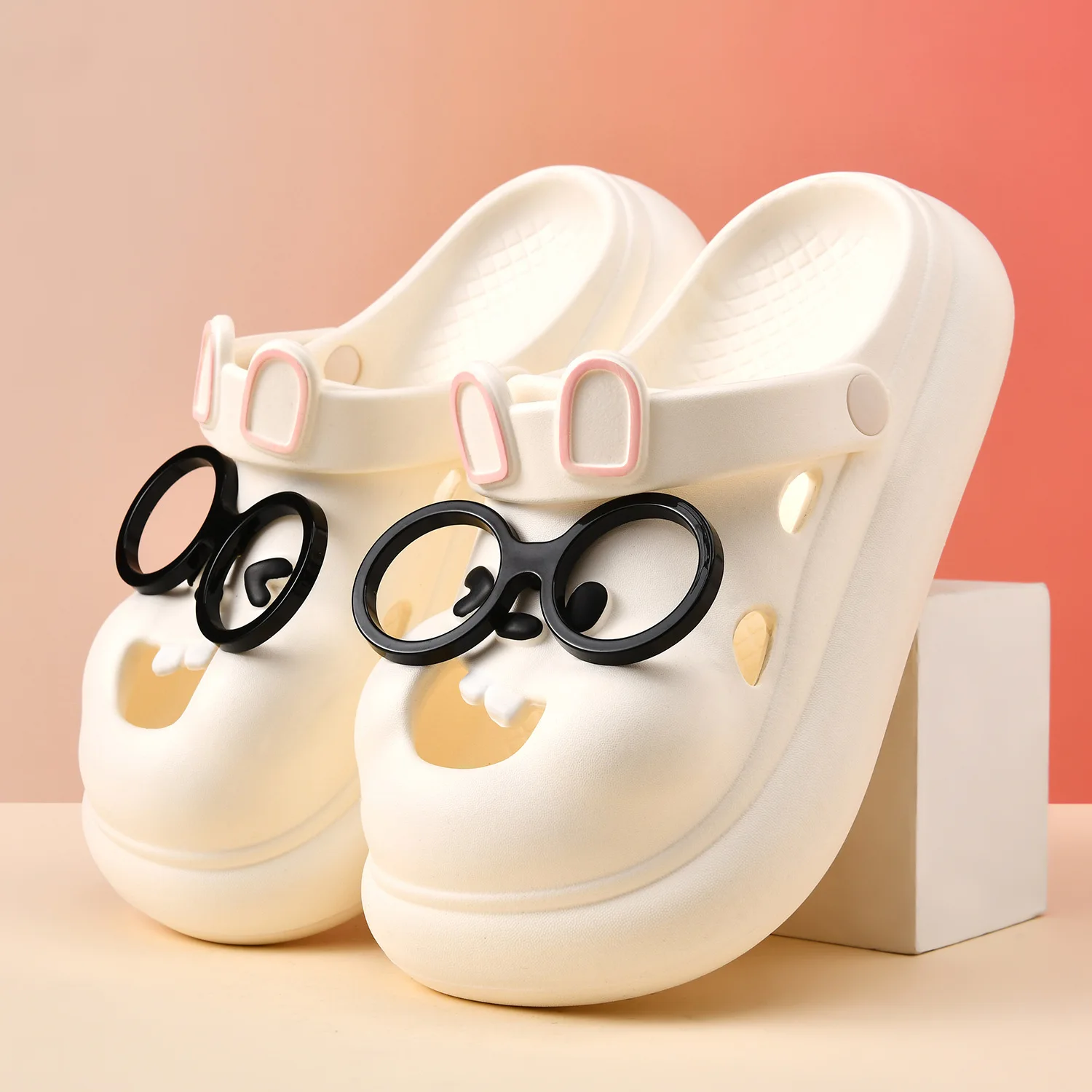 

Модные популярные женские шлепанцы из ЭВА 2026 года, летние новые универсальные сабо с отверстиями, на толстой подошве, легкие сандалии для девочек