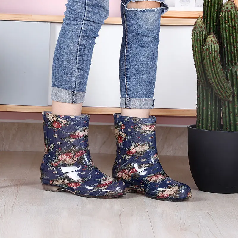 Stylish Women's Mid Calf Waterproof Rain Boots with Fleece Lining AntiSlip Boots for Kitchen Outdoor Work Warm Winter Footwear