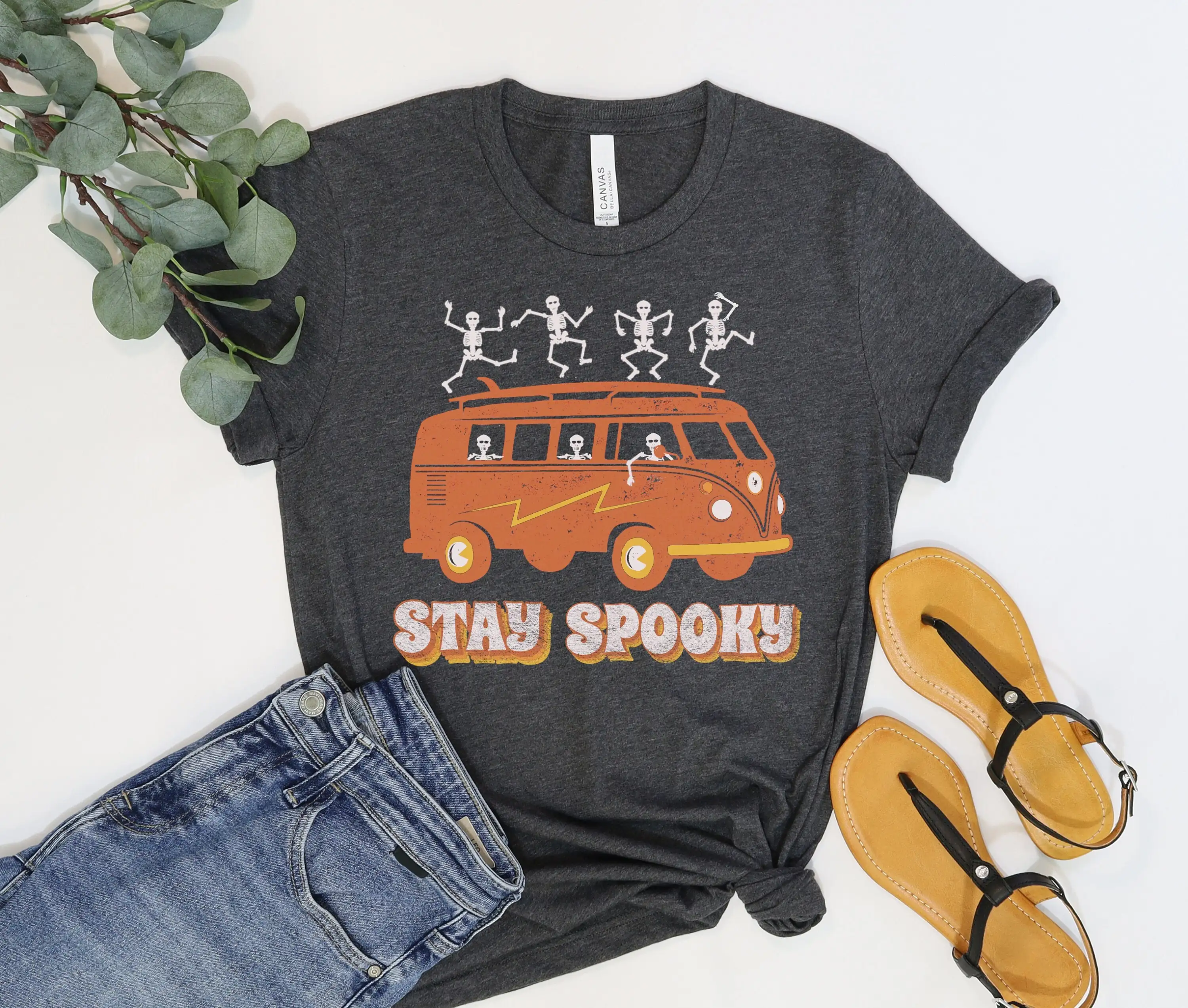 

Футболка Stay Spooky Halloween в стиле ретро со скелетом 1970-х годов Groovy Van
