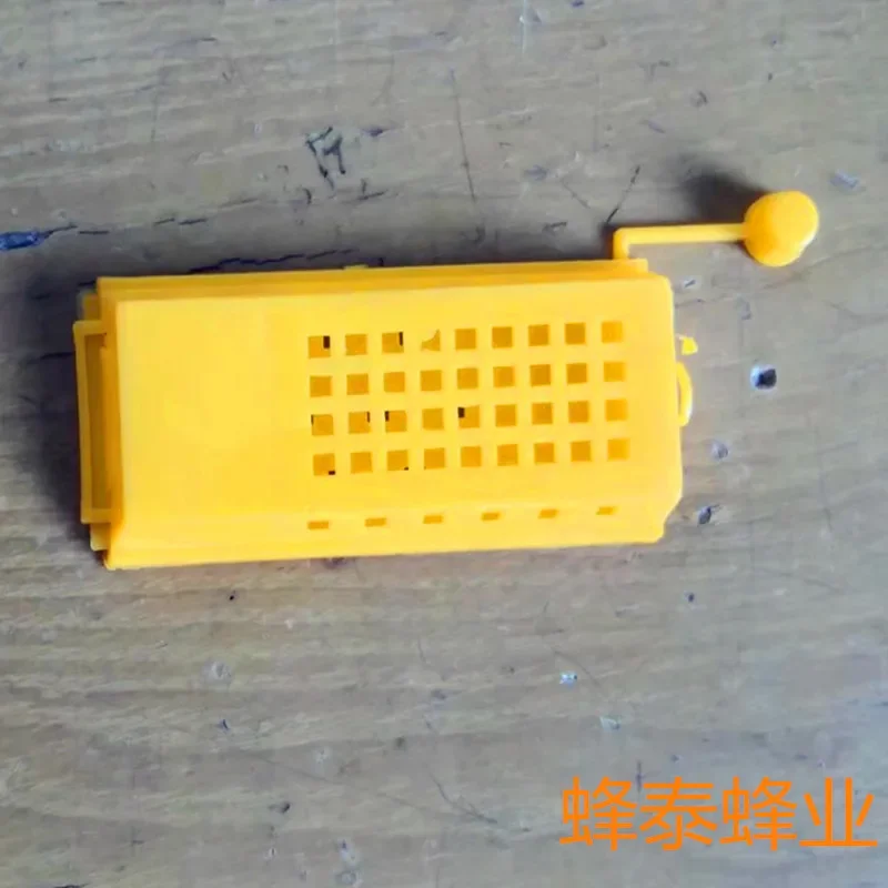 50PCS Export grade multifunctional yellow king cage with dedicated bee tools for bees and bees