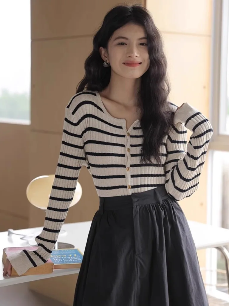 Kardigan Rajut Wanita Motif Garis Panjang Model Slim Fit, Atasan Rajut Panjang