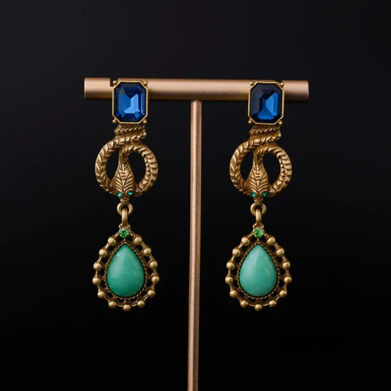 

Vintage Egyptian Snake Earrings Niche Fashion Temperament Design Sense Medieval Vintage Elegant Stud Earrings