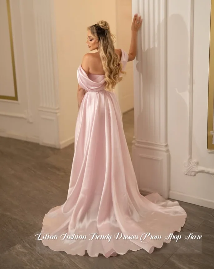 Custom Pink Crystal Appliqué Wedding Dress Middle Eastern Glamorous Bridal Gown Sweet Silk Skirt Church Wedding Beautiful Bride