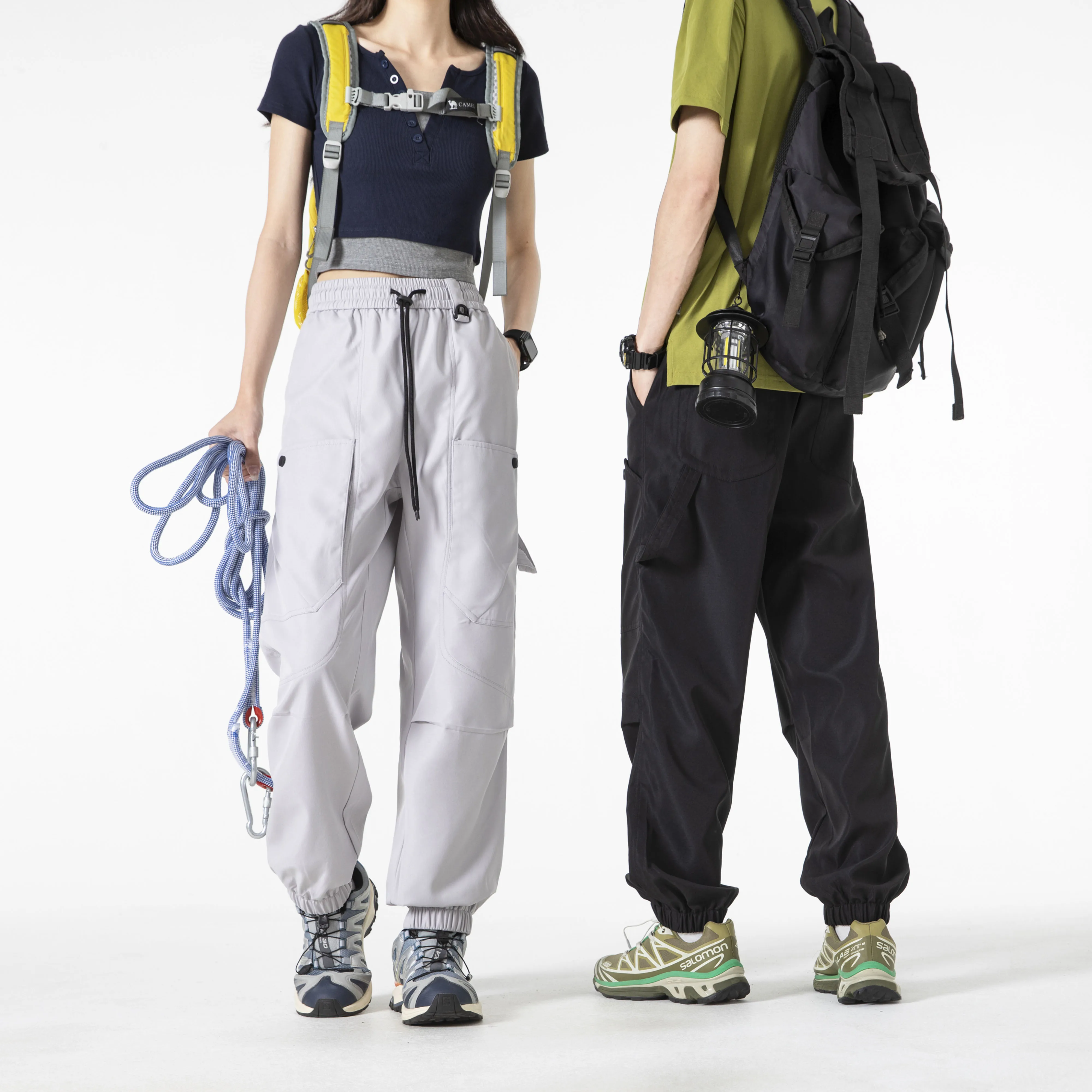 El nuevo estilo de otoño de pantalones cargo americanos es dulces y frescos, sueltos y adelgazantes, pantalones de pierna ancha informales y deportivos.