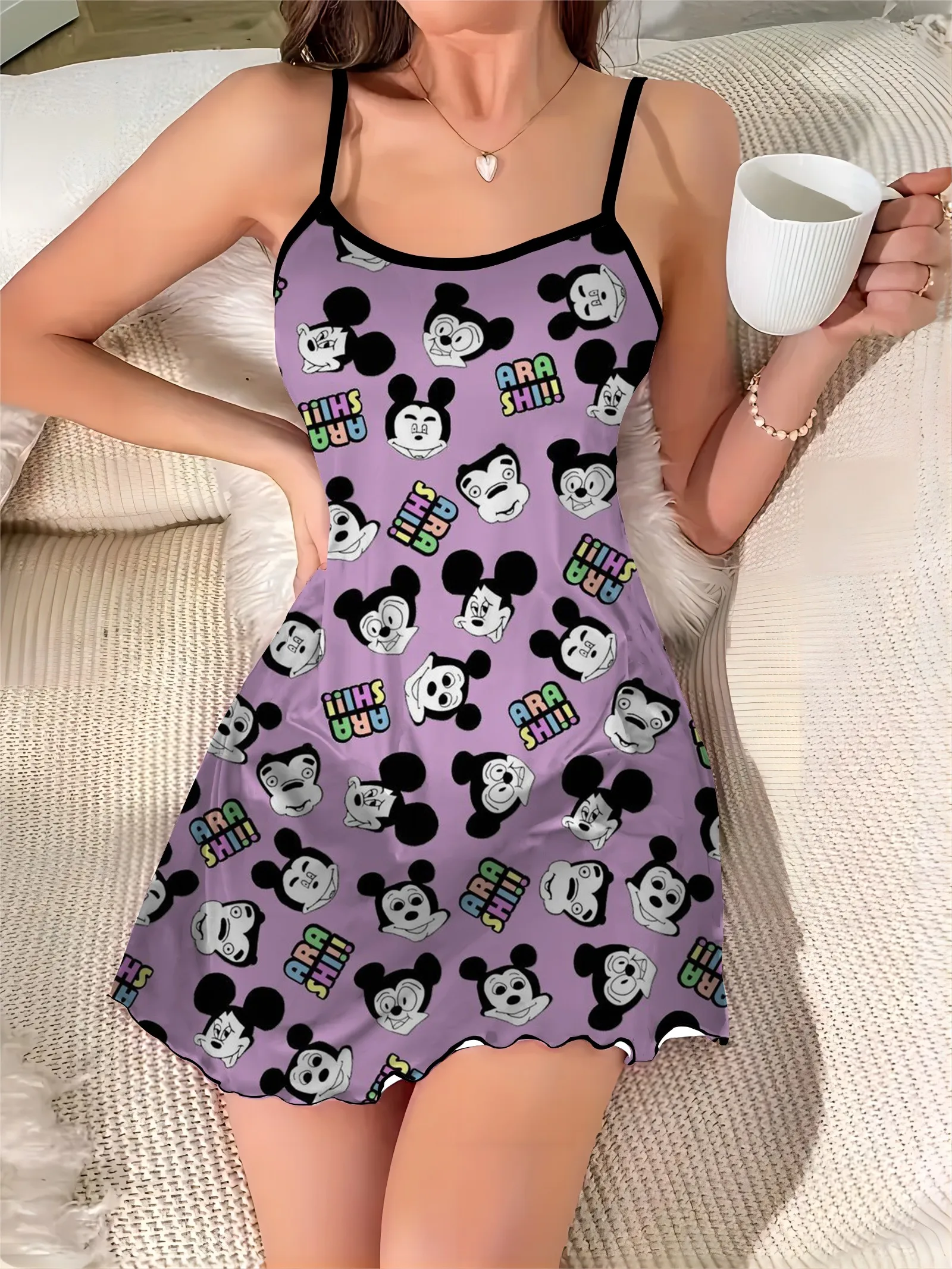 Disney-Minnie Mouse saia pijama, gola redonda, guarnição alface, chique elegante, vestidos de verão, superfície de cetim, moda, sexy, Mickey, Minnie Mouse, 2024