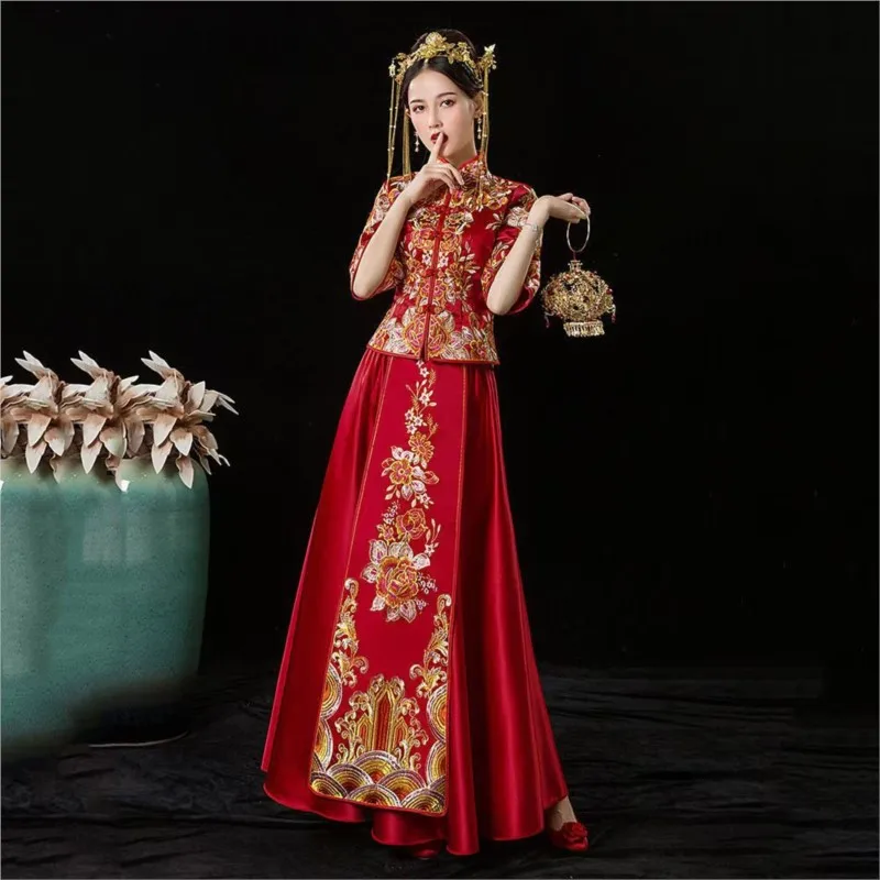 

New Chinese-style heavy Industry's wedding dress toasting dragon and phoenix clothing
