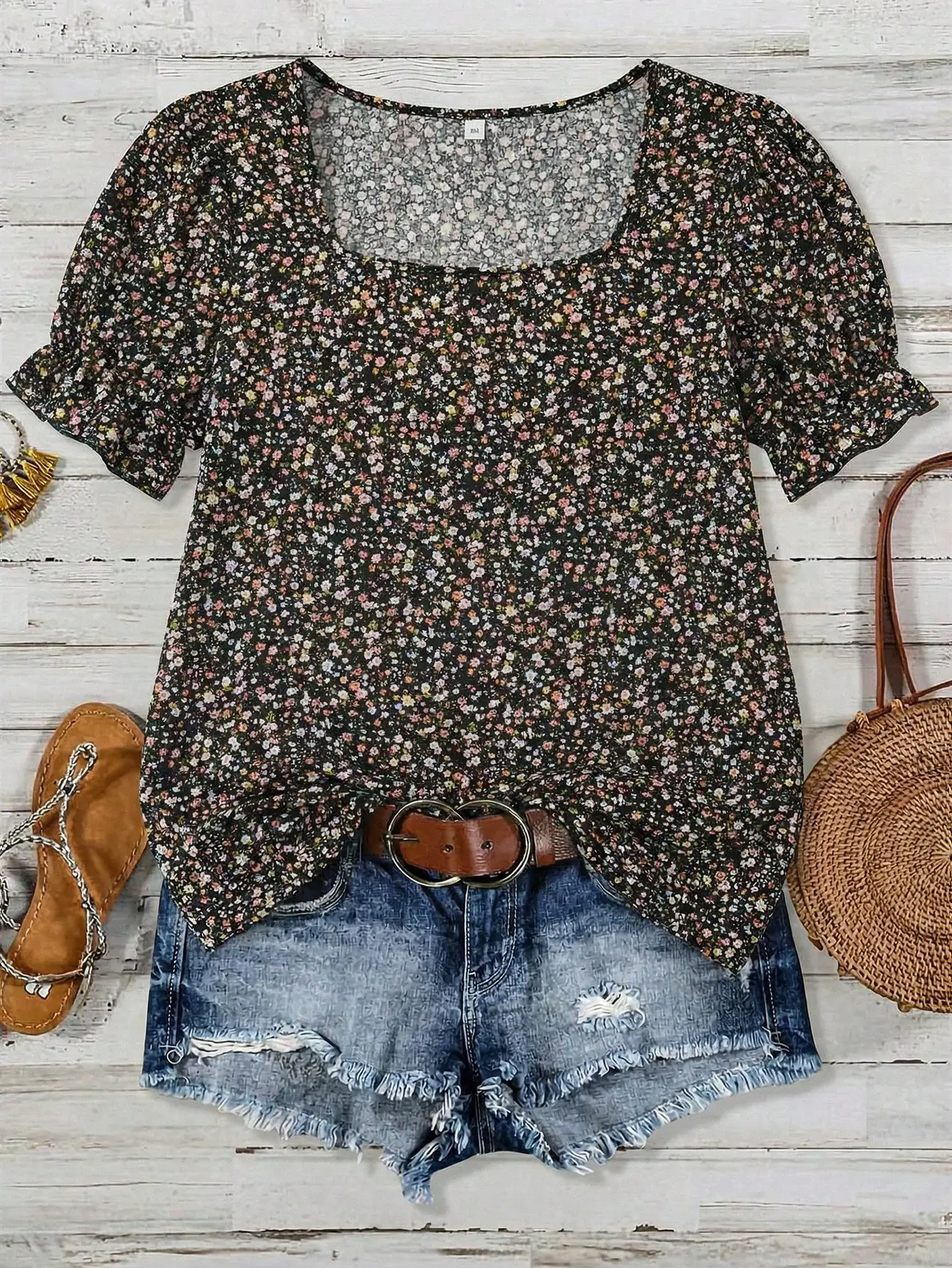 

Женская летняя блузка свободного кроя с цветочным принтом, квадратным вырезом и короткими рукавами