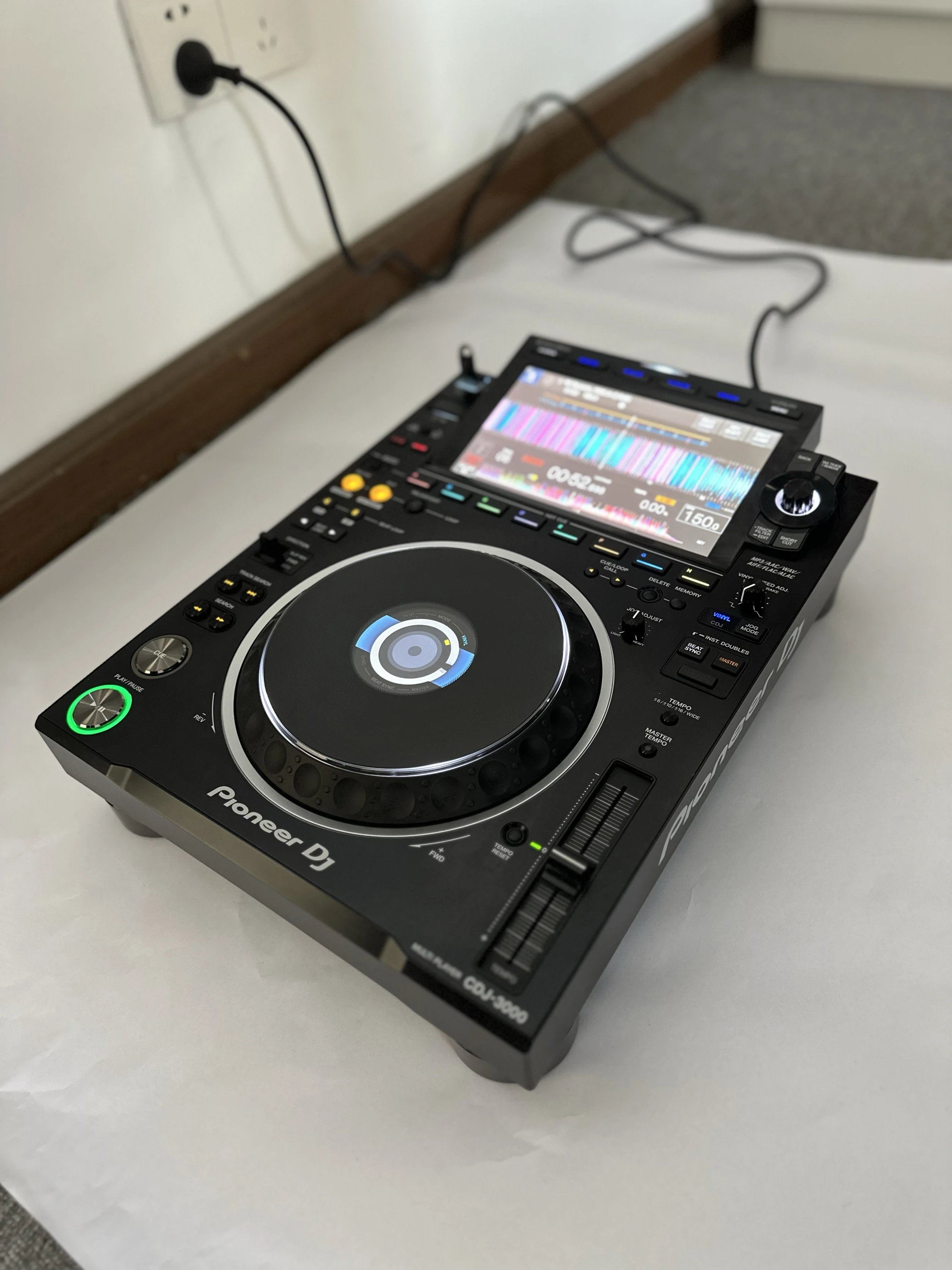 Paquete DJ de Alta Gama CDJ-3000 con Consola de Mezclas DJM-9, Tornamesa Profesional y Sistema de Controlador para Actuaciones