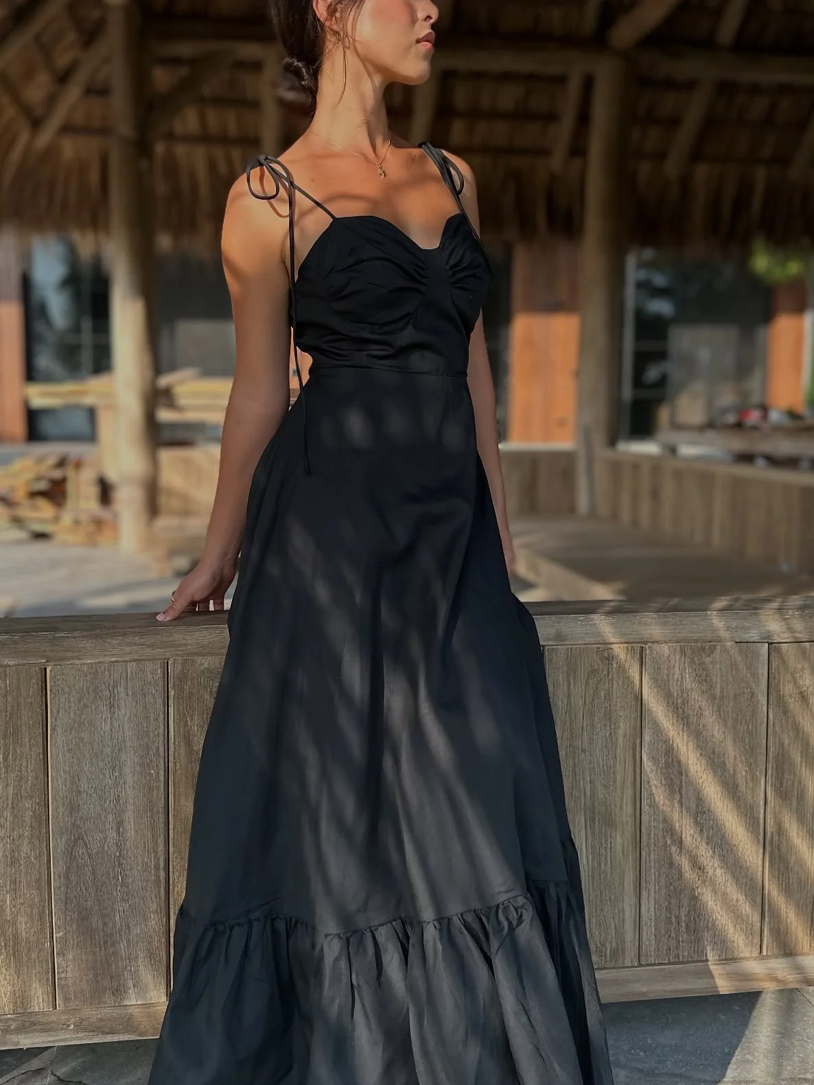 Vestido Retro de viajero para mujer, novedad de verano, tirantes negros, costura multicapa, vestido para vacaciones en la playa, moda informal Sexy con cuello en V